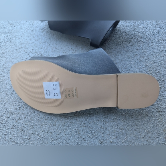 Matt & Nat Sandals, Size 40 - Picture 4 of 4